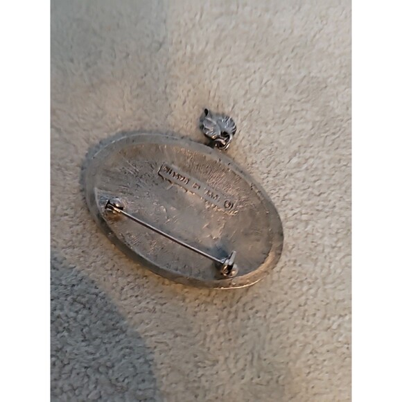 Vtg 1999 Marjolein Bastin Oval Rabbit Bunny Pewter Pin Brooch Leaf Charm Signed - Picture 11 of 12